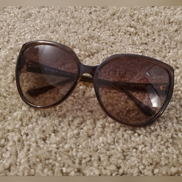 Brown Vogue sunglasses - Picture 1 of 3